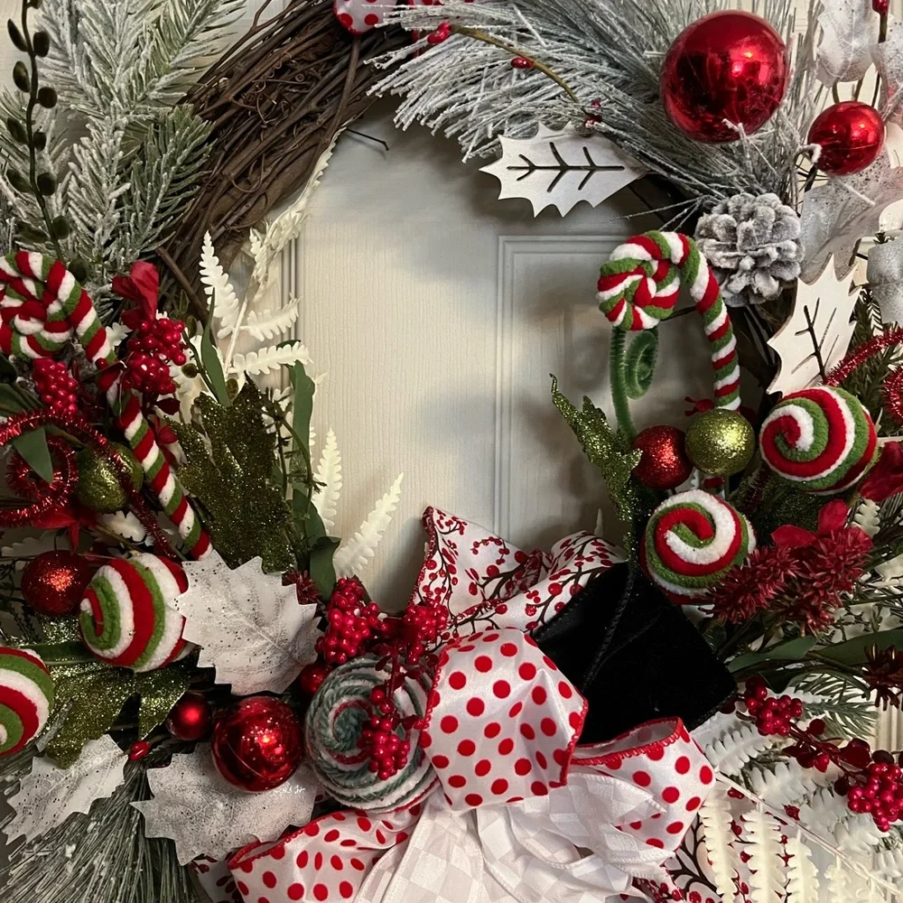 Elegant Holiday Wreath with Red, Green, and White Accents